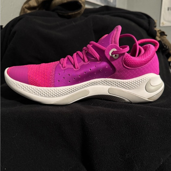 Nike Women’s Flyknit Joyride - Picture 4 of 5